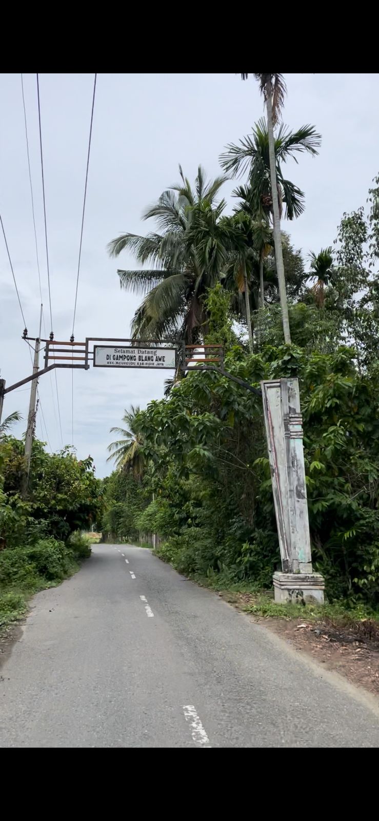 Gapura ini menjadi salah satu penanda batas desa Blang Awe dan pintu gerbang desa Blang Awe. 